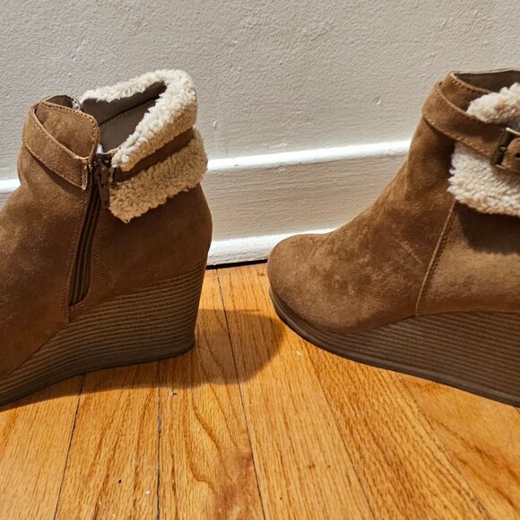 Cheeks brown wedge boot with faux shearling Size 10- Used in good condition - Picture 2 of 5